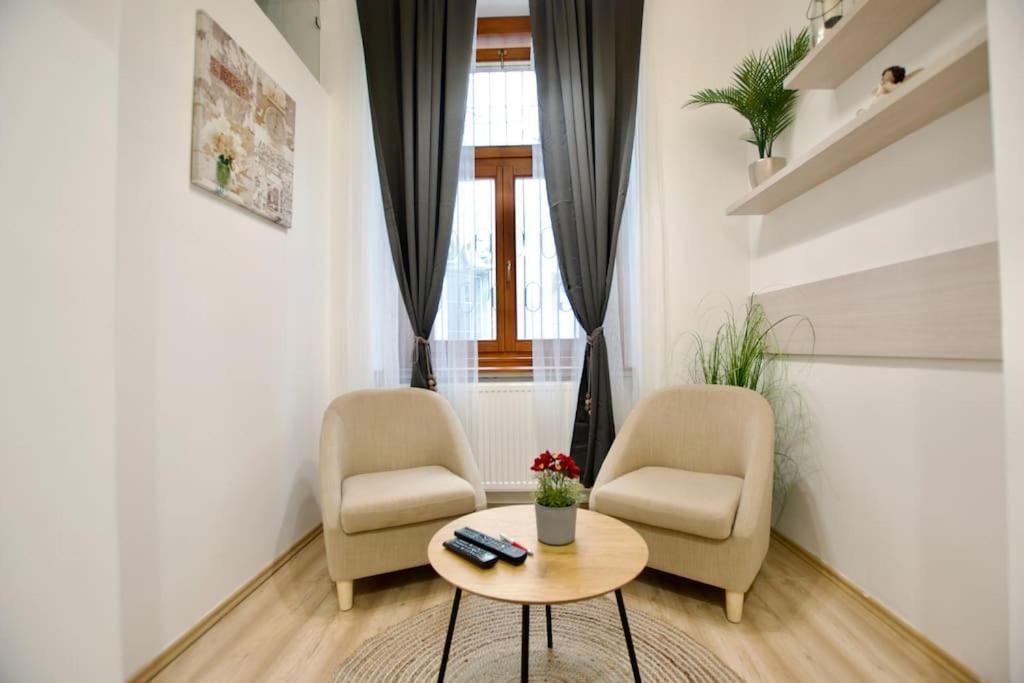 Standard Apartment By Hi5- Podmaniczky Street บูดาเปสต์ ภายนอก รูปภาพ