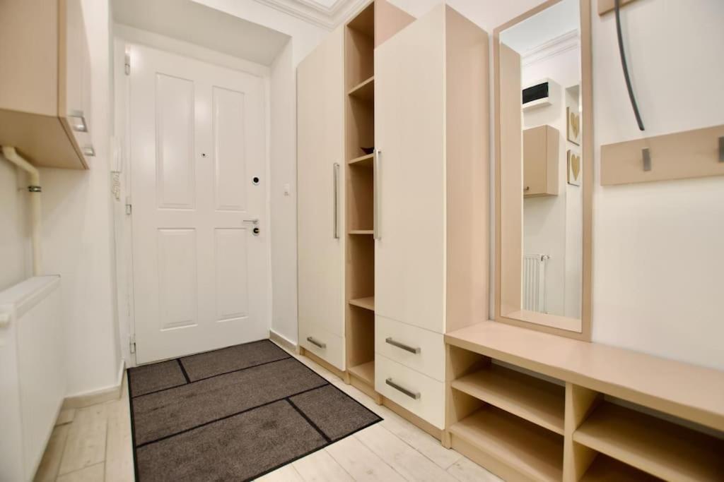Standard Apartment By Hi5- Podmaniczky Street บูดาเปสต์ ภายนอก รูปภาพ