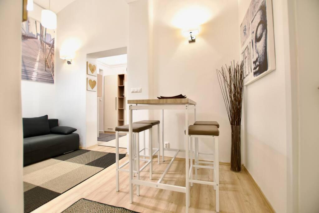 Standard Apartment By Hi5- Podmaniczky Street บูดาเปสต์ ภายนอก รูปภาพ