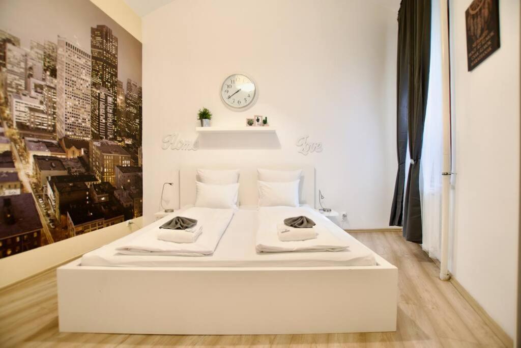 Standard Apartment By Hi5- Podmaniczky Street บูดาเปสต์ ภายนอก รูปภาพ