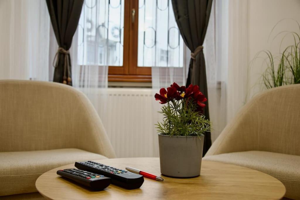 Standard Apartment By Hi5- Podmaniczky Street บูดาเปสต์ ภายนอก รูปภาพ